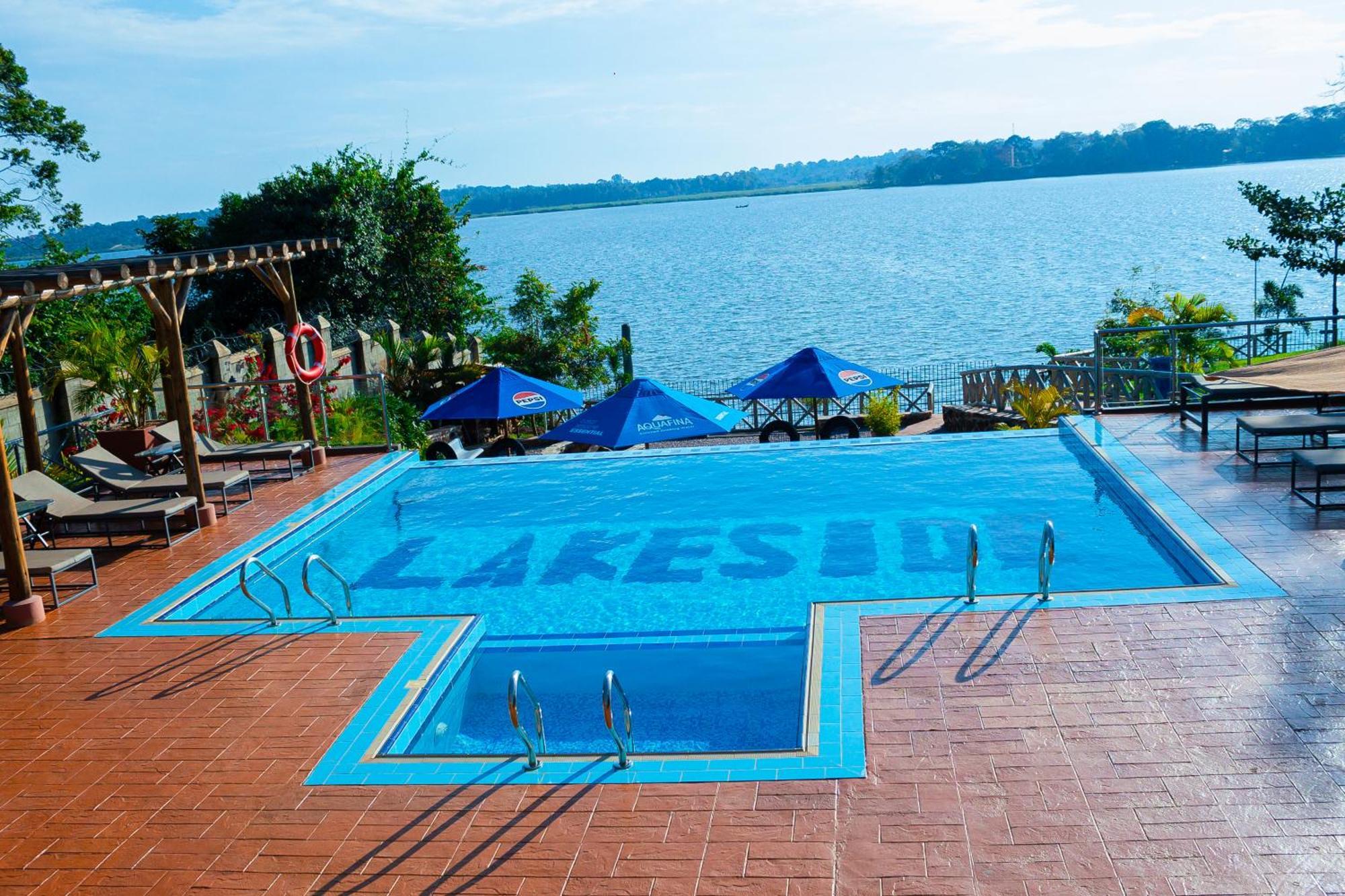 The Lakeside เอนเทบเบ้ ภายนอก รูปภาพ